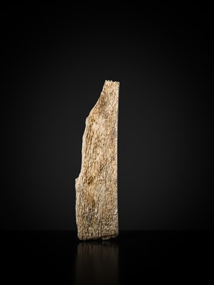 Lot 110 - AN INSCRIBED ORACLE BONE, SHANG DYNASTY