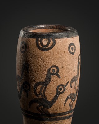 Lot 106 - A SMALL SLIP DECORATED ‘FLOCK OF BIRDS’ POTTERY CUP, INDUS VALLEY
