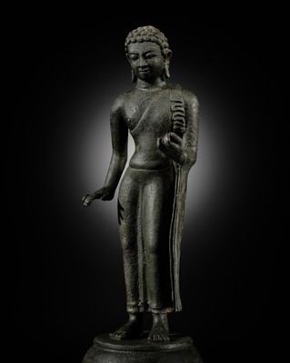 Lot 463 - A FINE BRONZE FIGURE OF BUDDHA, SRIVIJAYA PERIOD, 8TH–9TH CENTURY