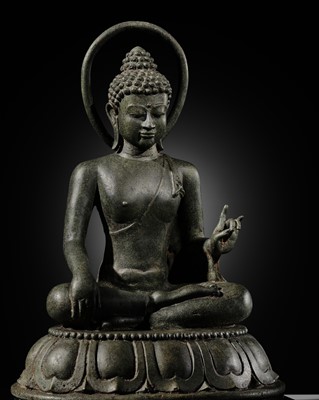 Lot 242 - A BRONZE FIGURE OF BUDDHA, CENTRAL JAVANESE PERIOD, 9TH-10TH CENTURY