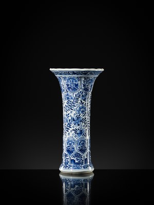 Lot 27 - A BLUE AND WHITE FLUTED AND MOLDED BEAKER VASE, KANGXI PERIOD