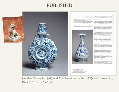 Lot 13 - A FINE AND RARE BLUE AND WHITE MOONFLASK, BIANHU, MING DYNASTY, 15TH CENTURY