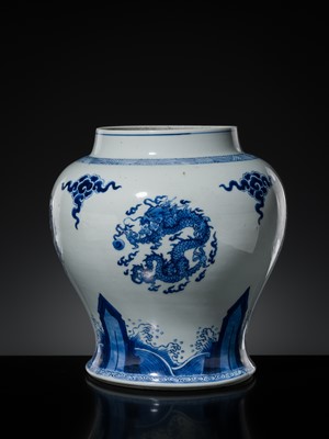 Lot 167 - A BLUE AND WHITE ‘DRAGON’ JAR, KANGXI PERIOD