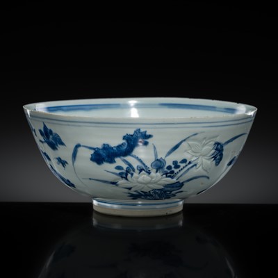 Lot 174 - A CARVED BLUE AND WHITE ‘FLORAL’ BOWL, TRANSITIONAL PERIOD, FROM THE HATCHER CARGO