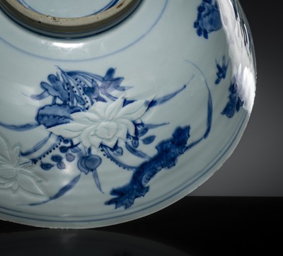 Lot 174 - A CARVED BLUE AND WHITE ‘FLORAL’ BOWL, TRANSITIONAL PERIOD, FROM THE HATCHER CARGO