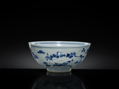 Lot 174 - A CARVED BLUE AND WHITE ‘FLORAL’ BOWL, TRANSITIONAL PERIOD, FROM THE HATCHER CARGO