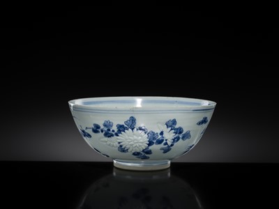 Lot 174 - A CARVED BLUE AND WHITE ‘FLORAL’ BOWL, TRANSITIONAL PERIOD, FROM THE HATCHER CARGO