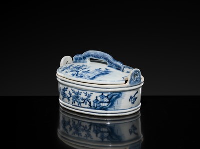 Lot 177 - A BLUE AND WHITE BUTTER DISH AND COVER, QIANLONG PERIOD, FROM THE NANKING CARGO