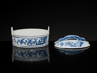 Lot 177 - A BLUE AND WHITE BUTTER DISH AND COVER, QIANLONG PERIOD, FROM THE NANKING CARGO