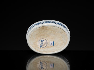 Lot 177 - A BLUE AND WHITE BUTTER DISH AND COVER, QIANLONG PERIOD, FROM THE NANKING CARGO