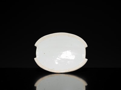 Lot 177 - A BLUE AND WHITE BUTTER DISH AND COVER, QIANLONG PERIOD, FROM THE NANKING CARGO