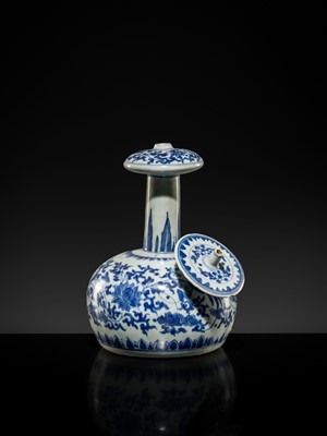 Lot 25 - A RARE BLUE AND WHITE DISKED KENDI, TRANSITIONAL PERIOD, FROM THE HATCHER CARGO