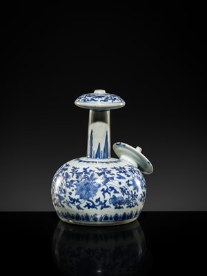 Lot 25 - A RARE BLUE AND WHITE DISKED KENDI, TRANSITIONAL PERIOD, FROM THE HATCHER CARGO