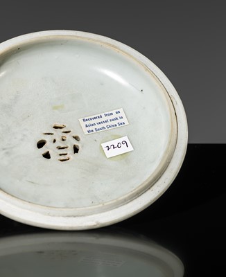 Lot 24 - A RARE BLUE AND WHITE BOMBÉ ‘XIANG’ CENSER AND COVER, TRANSITIONAL PERIOD, FROM THE HATCHER CARGO