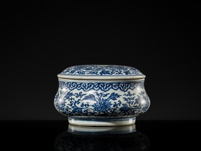 Lot 24 - A RARE BLUE AND WHITE BOMBÉ ‘XIANG’ CENSER AND COVER, TRANSITIONAL PERIOD, FROM THE HATCHER CARGO
