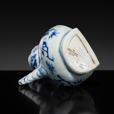 Lot 171 - A BLUE AND WHITE FLATBACK KENDI, TRANSITIONAL PERIOD, FROM THE HATCHER CARGO