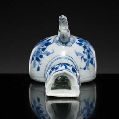 Lot 171 - A BLUE AND WHITE FLATBACK KENDI, TRANSITIONAL PERIOD, FROM THE HATCHER CARGO