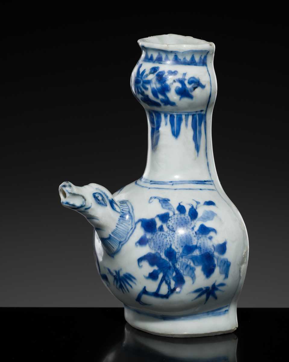 Lot 171 - A BLUE AND WHITE FLATBACK KENDI, TRANSITIONAL PERIOD, FROM THE HATCHER CARGO