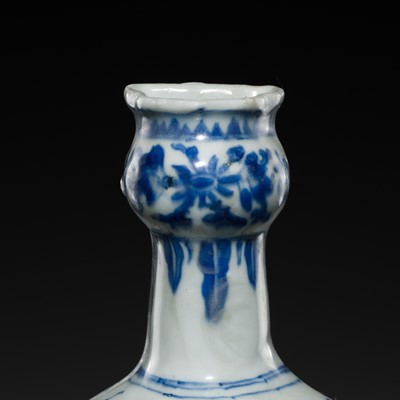 Lot 171 - A BLUE AND WHITE FLATBACK KENDI, TRANSITIONAL PERIOD, FROM THE HATCHER CARGO