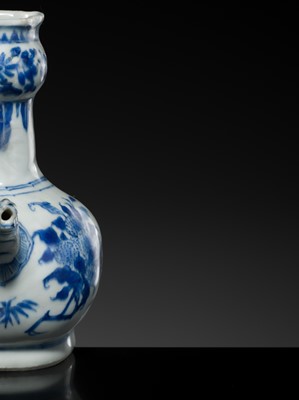 Lot 171 - A BLUE AND WHITE FLATBACK KENDI, TRANSITIONAL PERIOD, FROM THE HATCHER CARGO
