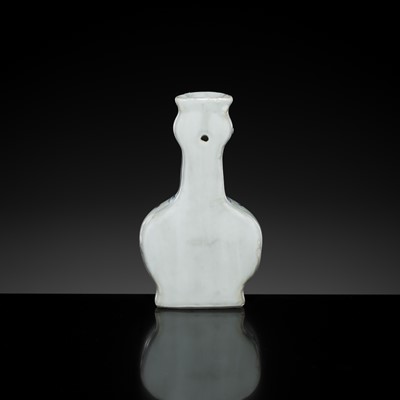 Lot 171 - A BLUE AND WHITE FLATBACK KENDI, TRANSITIONAL PERIOD, FROM THE HATCHER CARGO