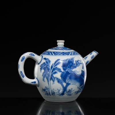 Lot 172 - A BLUE AND WHITE ‘QILIN AND PHOENIX’ TEAPOT AND COVER, TRANSITIONAL PERIOD, FROM THE HATCHER CARGO
