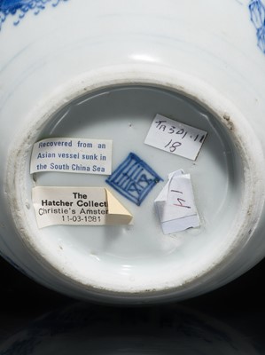 Lot 172 - A BLUE AND WHITE ‘QILIN AND PHOENIX’ TEAPOT AND COVER, TRANSITIONAL PERIOD, FROM THE HATCHER CARGO