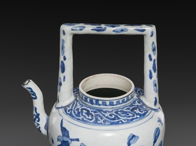 Lot 173 - A BLUE AND WHITE TEAPOT AND COVER, TRANSITIONAL PERIOD, FROM THE HATCHER CARGO