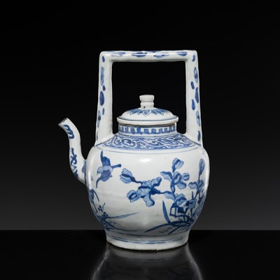 Lot 173 - A BLUE AND WHITE TEAPOT AND COVER, TRANSITIONAL PERIOD, FROM THE HATCHER CARGO
