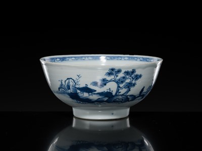Lot 179 - A PAIR OF BLUE AND WHITE BOWLS, QIANLONG PERIOD, FROM THE NANKING CARGO