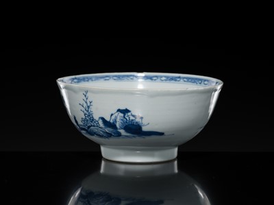 Lot 179 - A PAIR OF BLUE AND WHITE BOWLS, QIANLONG PERIOD, FROM THE NANKING CARGO