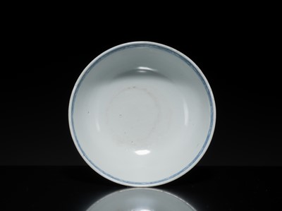 Lot 179 - A PAIR OF BLUE AND WHITE BOWLS, QIANLONG PERIOD, FROM THE NANKING CARGO