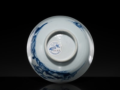 Lot 179 - A PAIR OF BLUE AND WHITE BOWLS, QIANLONG PERIOD, FROM THE NANKING CARGO