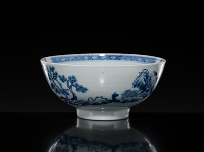 Lot 179 - A PAIR OF BLUE AND WHITE BOWLS, QIANLONG PERIOD, FROM THE NANKING CARGO