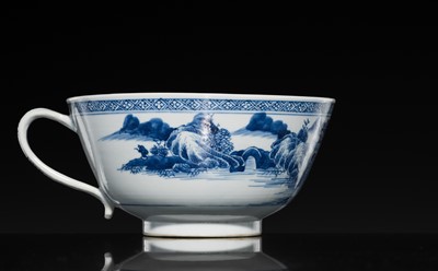 Lot 178 - A BLUE AND WHITE LARGE BOWL-SHAPED JUG, QIANLONG PERIOD, FROM THE NANKING CARGO