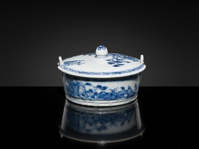 Lot 176 - A BLUE AND WHITE BUTTER TUB AND COVER, QIANLONG PERIOD, FROM THE NANKING CARGO