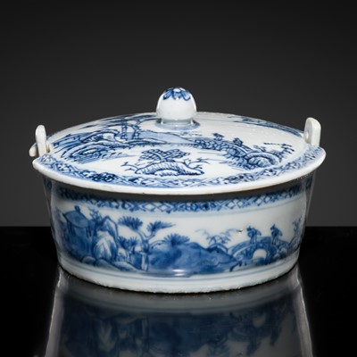 Lot 176 - A BLUE AND WHITE BUTTER TUB AND COVER, QIANLONG PERIOD, FROM THE NANKING CARGO