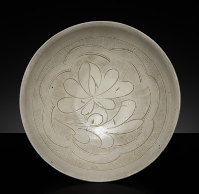 Lot 146 - A CARVED CIZHOU ‘LOTUS’ BOWL, NORTHERN SONG-YUAN DYNASTY