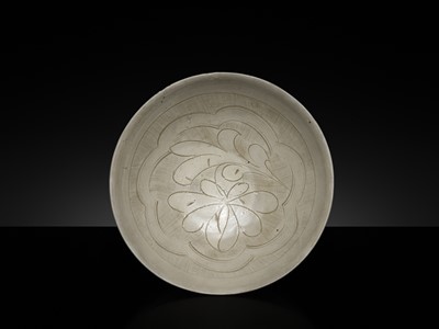 Lot 146 - A CARVED CIZHOU ‘LOTUS’ BOWL, NORTHERN SONG-YUAN DYNASTY