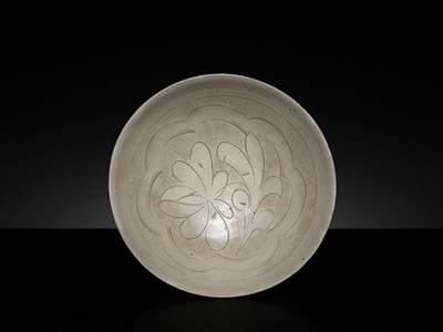 Lot 146 - A CARVED CIZHOU ‘LOTUS’ BOWL, NORTHERN SONG-YUAN DYNASTY