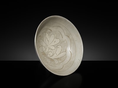 Lot 146 - A CARVED CIZHOU ‘LOTUS’ BOWL, NORTHERN SONG-YUAN DYNASTY