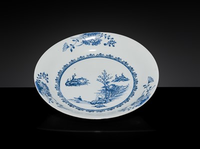 Lot 35 - A SET OF FIVE BLUE AND WHITE DISHES, QIANLONG PERIOD, FROM THE NANKING CARGO