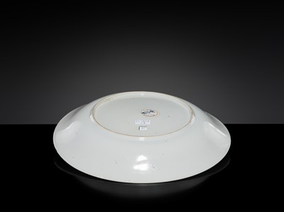 Lot 35 - A SET OF FIVE BLUE AND WHITE DISHES, QIANLONG PERIOD, FROM THE NANKING CARGO