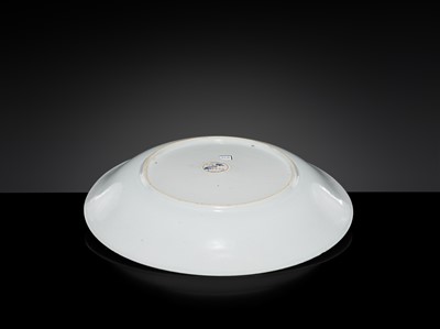 Lot 35 - A SET OF FIVE BLUE AND WHITE DISHES, QIANLONG PERIOD, FROM THE NANKING CARGO