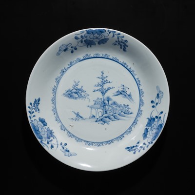 Lot 35 - A SET OF FIVE BLUE AND WHITE DISHES, QIANLONG PERIOD, FROM THE NANKING CARGO