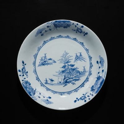 Lot 35 - A SET OF FIVE BLUE AND WHITE DISHES, QIANLONG PERIOD, FROM THE NANKING CARGO