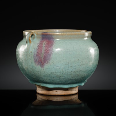 Lot 6 - A JUNYAO PURPLE-SPLASHED TWIN-HANDLED JAR, JIN-YUAN DYNASTY