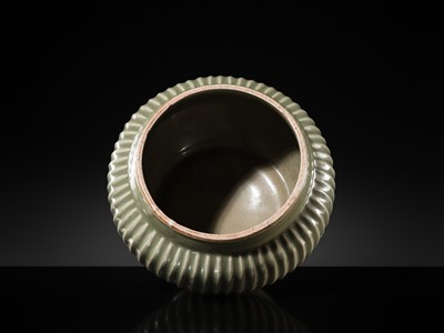 Lot 12 - A LONGQUAN CELADON ‘HUNDRED RIB’ JAR, GUAN, LATE YUAN-EARLY MING DYNASTY
