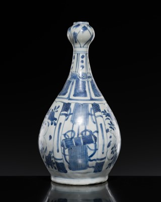 Lot 170 - A BLUE AND WHITE GARLIC MOUTH VASE, TRANSITIONAL PERIOD, FROM THE HATCHER CARGO