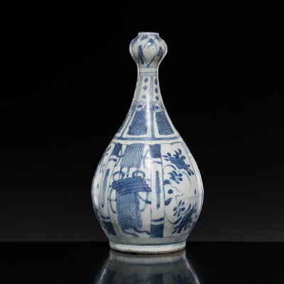 Lot 170 - A BLUE AND WHITE GARLIC MOUTH VASE, TRANSITIONAL PERIOD, FROM THE HATCHER CARGO